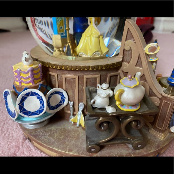 Beauty and the Beast Snowglobe - Picture 6 of 10